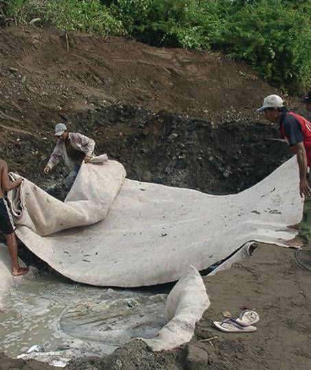 Jangan Tunggu Longsor! Cara Cerdas Memilih Material Geoteknik untuk Keamanan Operasional Tambang Anda